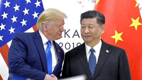 Donald Trump, presidente de EEUU, se reúne con su par chino, Xi Jinping, durante la cumbre del G20, en Osaka, Japón, el 29 de junio de 2019 - Sputnik Mundo