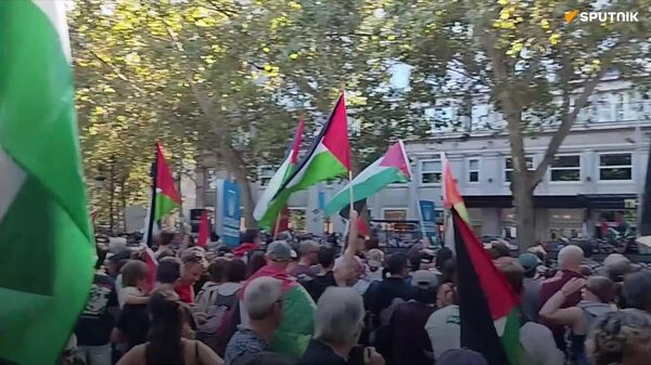 Manifestantes propalestinos logran cortar la última etapa de la Vuelta a España - Sputnik Mundo