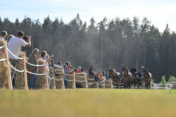 Un viaje a través de la historia: espectáculo ecuestre sorprende al público moscovita Un viaje a través de la historia: espectáculo ecuestre sorprende al público moscovita - Sputnik Mundo