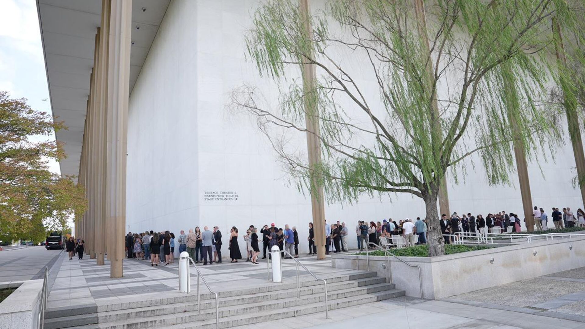 Rinden homenaje al activista estadounidense Charlie Kirk Rinden homenaje al activista estadounidense Charlie Kirk - Sputnik Mundo, 1920, 14.09.2025