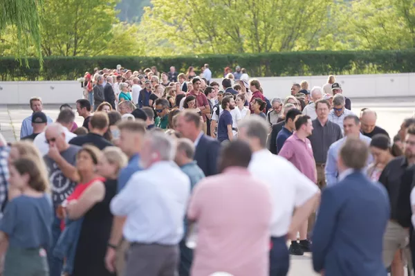 Rinden homenaje al activista estadounidense Charlie Kirk - Sputnik Mundo