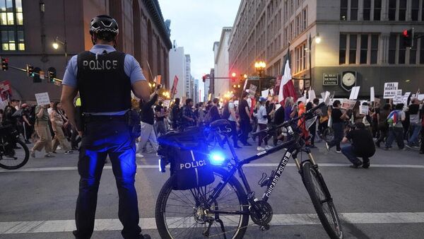 Los migrantes han realizado diversas manifestaciones en Chicago para protestar contra las redadas. - Sputnik Mundo