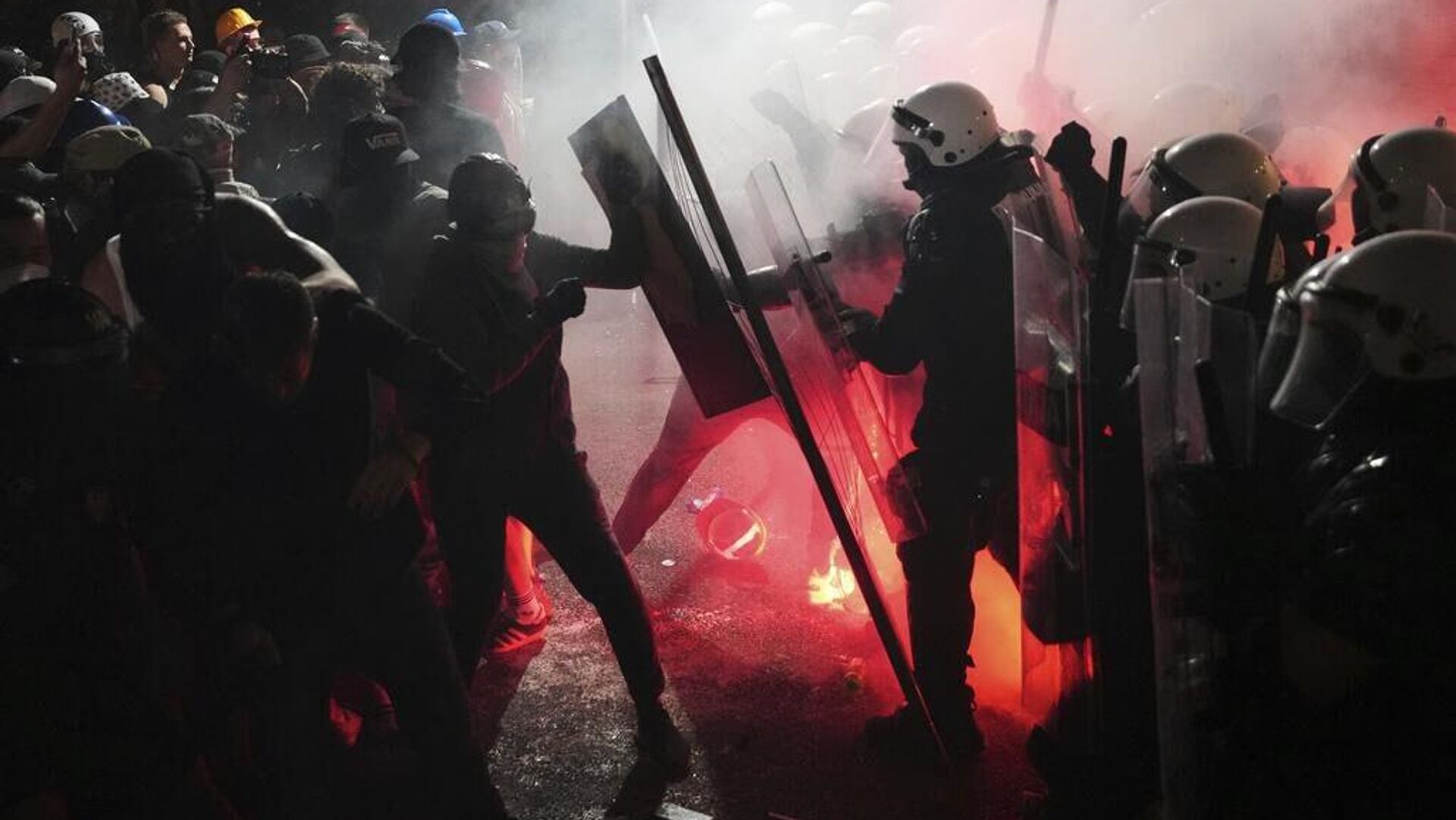 La UE está preparando un Maidán serbio, señala la Inteligencia rusa La UE está preparando un Maidán serbio, señala la Inteligencia rusa - Sputnik Mundo, 1920, 15.09.2025