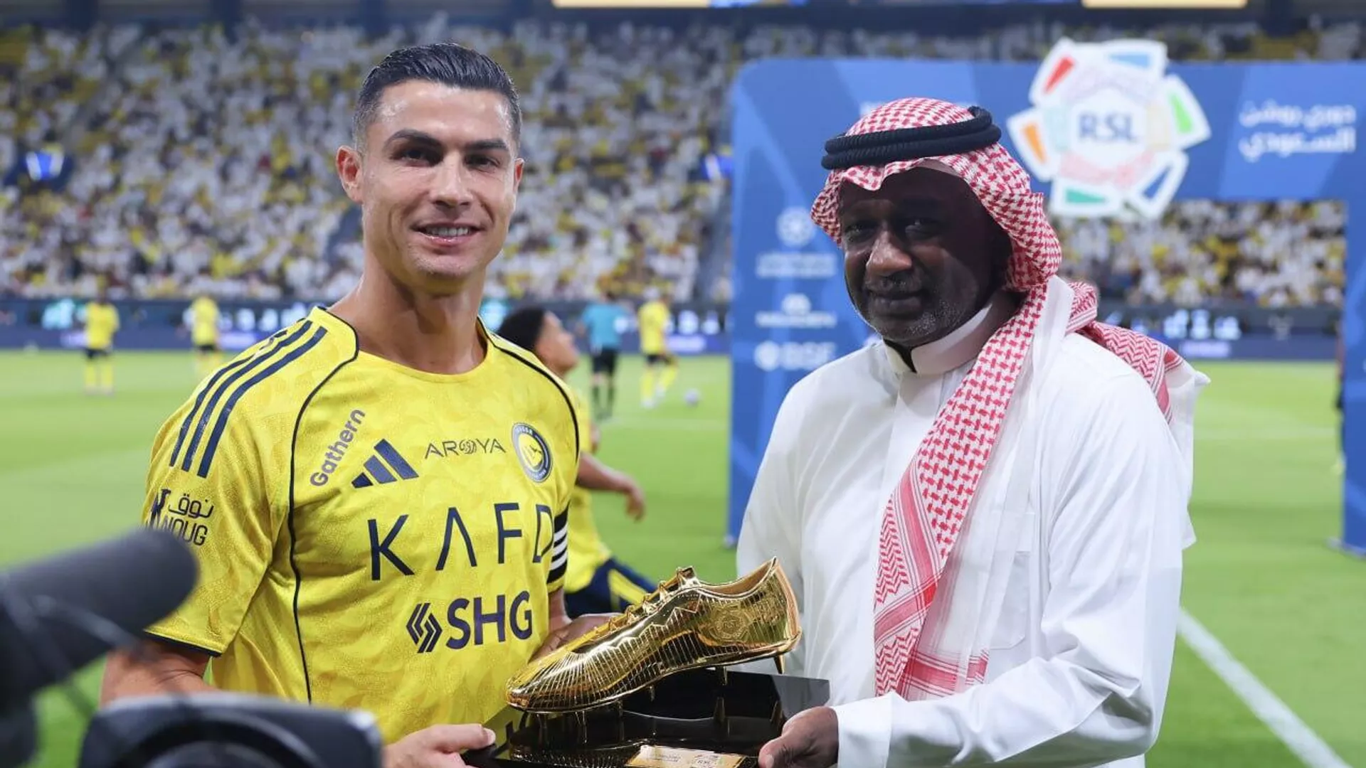 ¡CR7 no para! Ronaldo gana la Bota de Oro de la liga saudí a sus 40 años ¡CR7 no para! Ronaldo gana la Bota de Oro de la liga saudí a sus 40 años - Sputnik Mundo, 1920, 15.09.2025