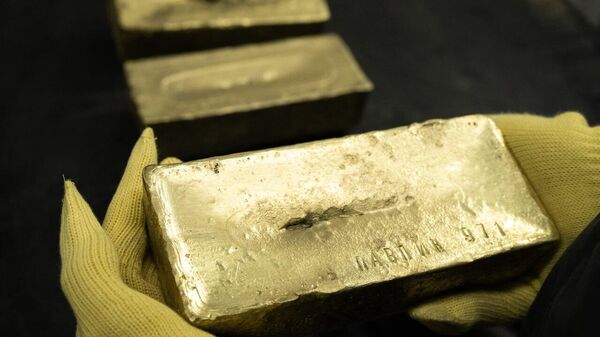 🪙 El precio del oro alcanza su máximo - Sputnik Mundo