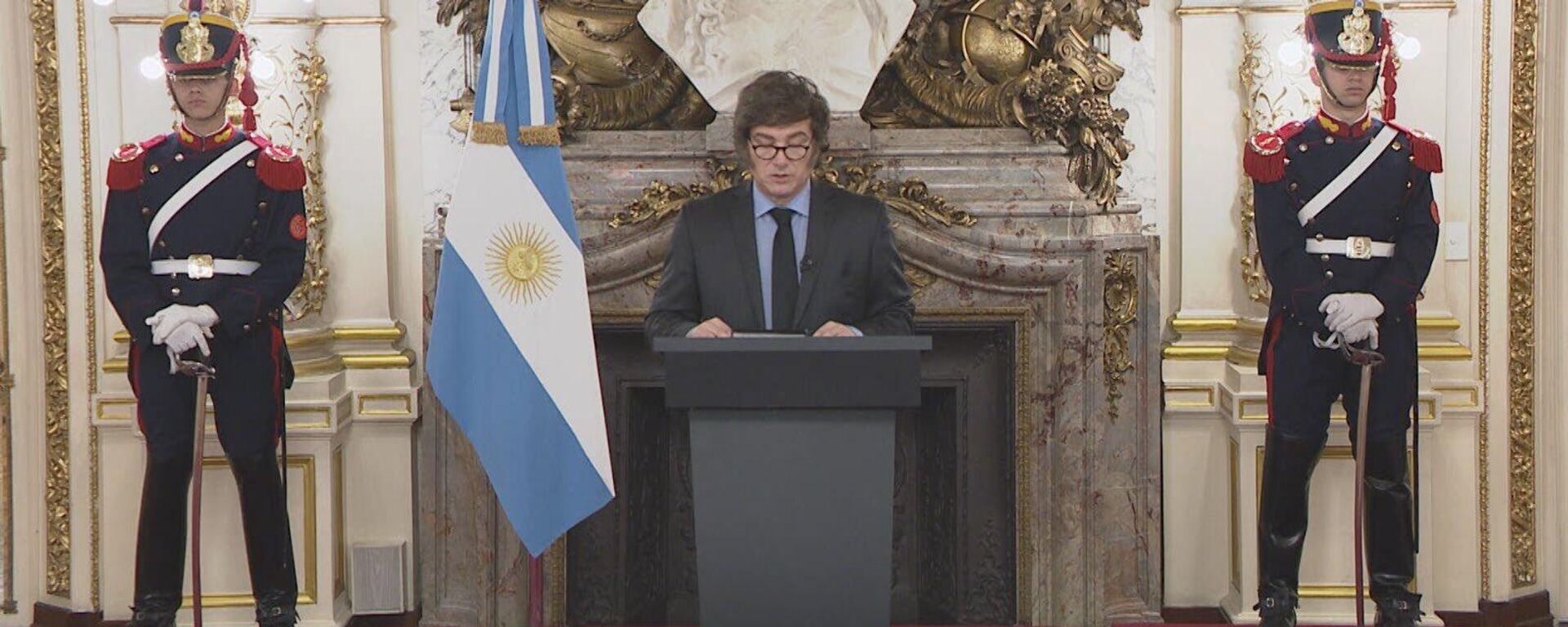 El presidente de Argentina, Javier Milei, en un mensaje en cadena nacional. - Sputnik Mundo, 1920, 16.09.2025