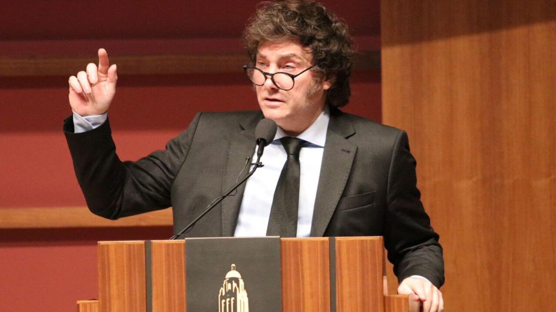 Doblar la apuesta: Milei ratifica el ajuste fiscal al presentar el Presupuesto 2026 Doblar la apuesta: Milei ratifica el ajuste fiscal al presentar el Presupuesto 2026 - Sputnik Mundo, 1920, 16.09.2025