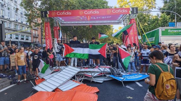 Meta volante en el Paseo del Prado, tras la cancelación de la última etapa de La Vuelta - Sputnik Mundo