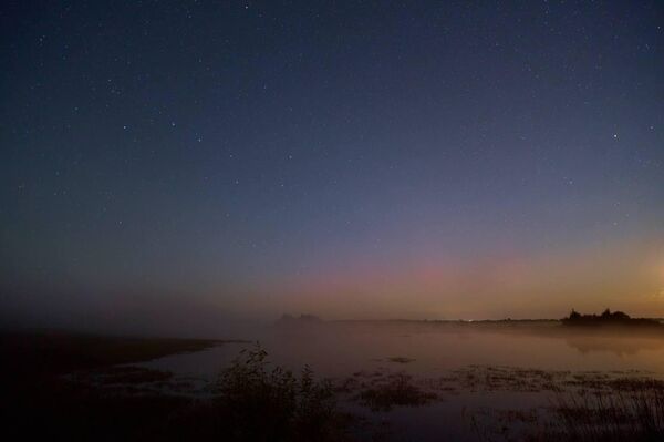 La aurora boreal ilumina el cielo de la región de Moscú - Sputnik Mundo