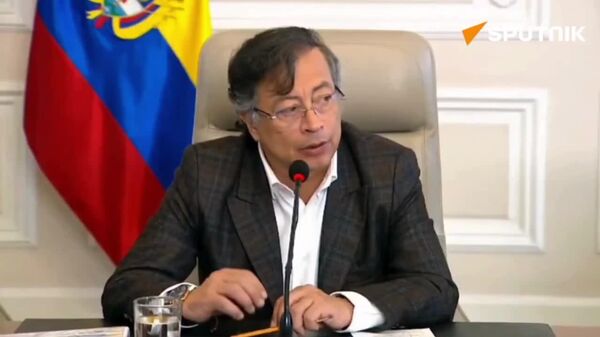 Ataque de EEUU contra embarcación de supuestos narcotraficantes en el Caribe es un asesinato, acusa Petro - Sputnik Mundo