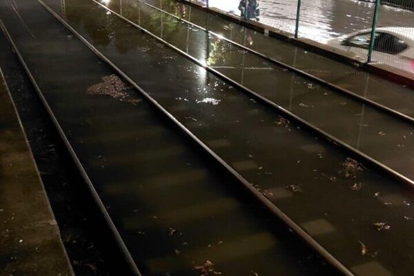 Lluvias provocan inundaciones en la capital mexicana - Sputnik Mundo