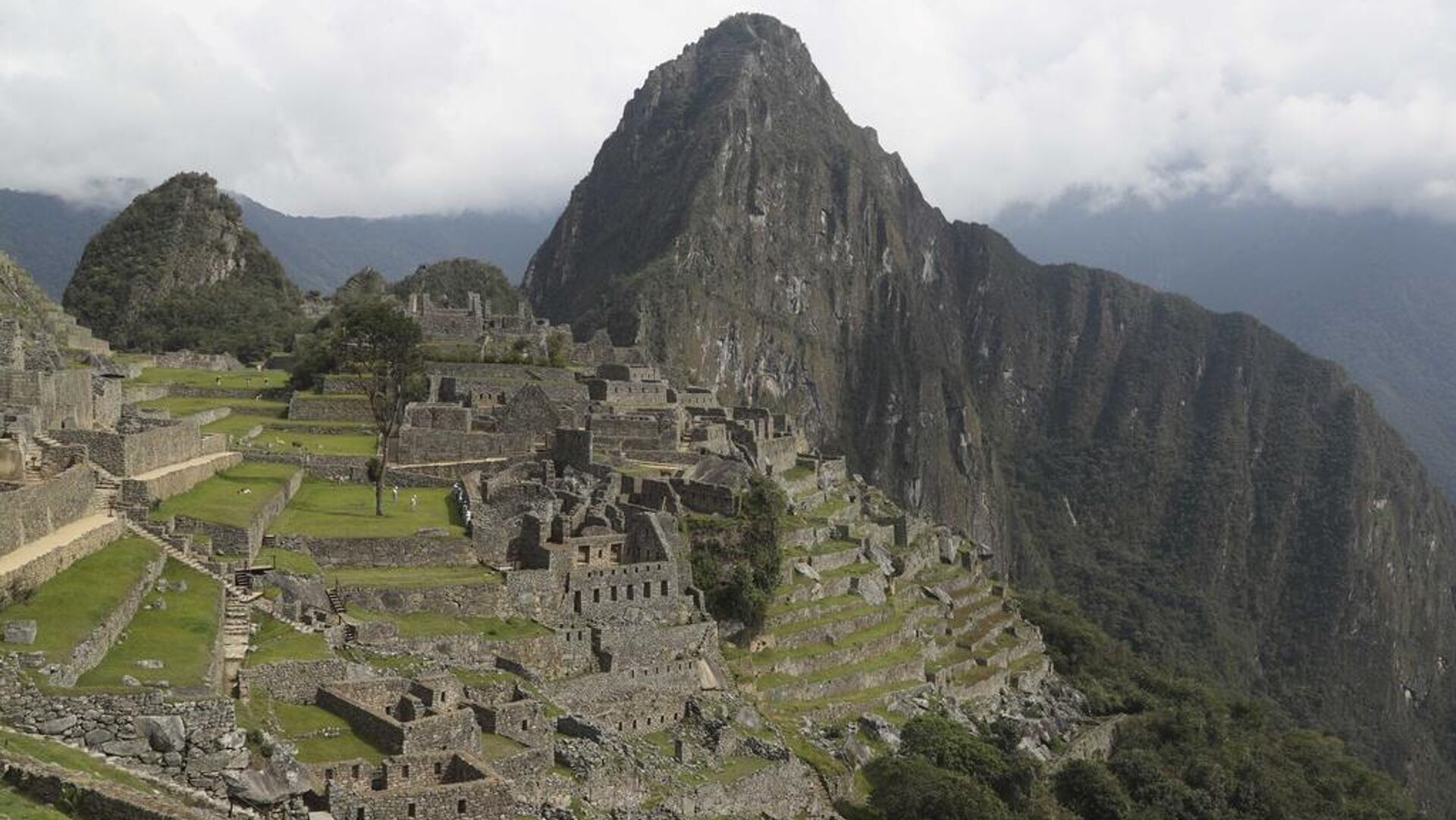 Esta es la razón por la que Machu Picchu podría dejar de ser una de las maravillas del mundo Esta es la razón por la que Machu Picchu podría dejar de ser una de las maravillas del mundo - Sputnik Mundo, 1920, 17.09.2025