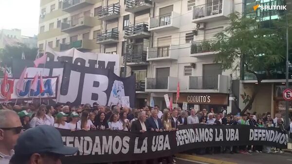 Manifestantes defienden la educación pública en Argentina - Sputnik Mundo