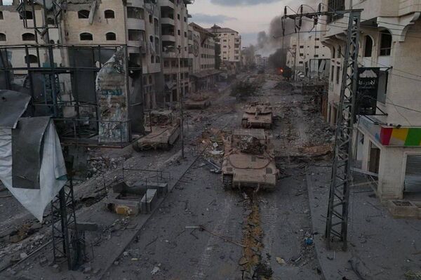 🪖 Tanques israelíes entraron al centro de Gaza, según muestran imágenes difundidas en redes sociales - Sputnik Mundo