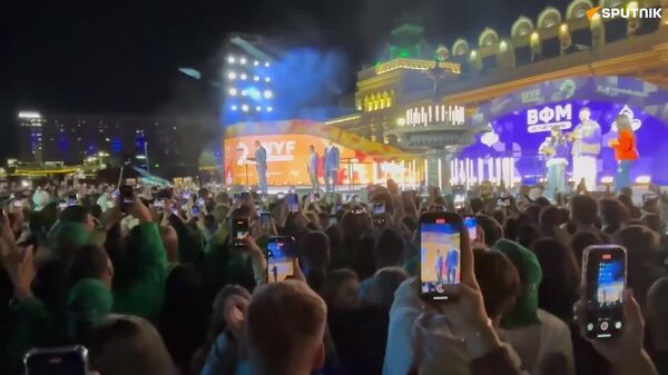 Las culturas mundiales se unen en la inauguración del Festival Mundial de la Juventud en Rusia - Sputnik Mundo