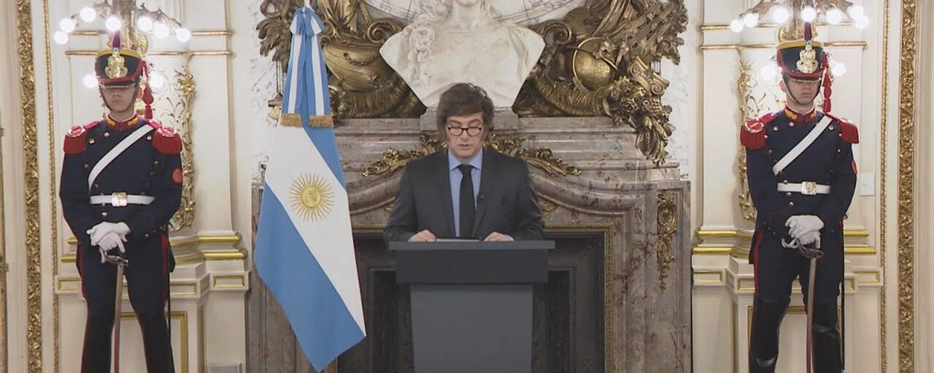 Los bonos argentinos se desploman y se dispara el riesgo país tras el revés a Milei en el Congreso - Sputnik Mundo, 1920, 19.09.2025