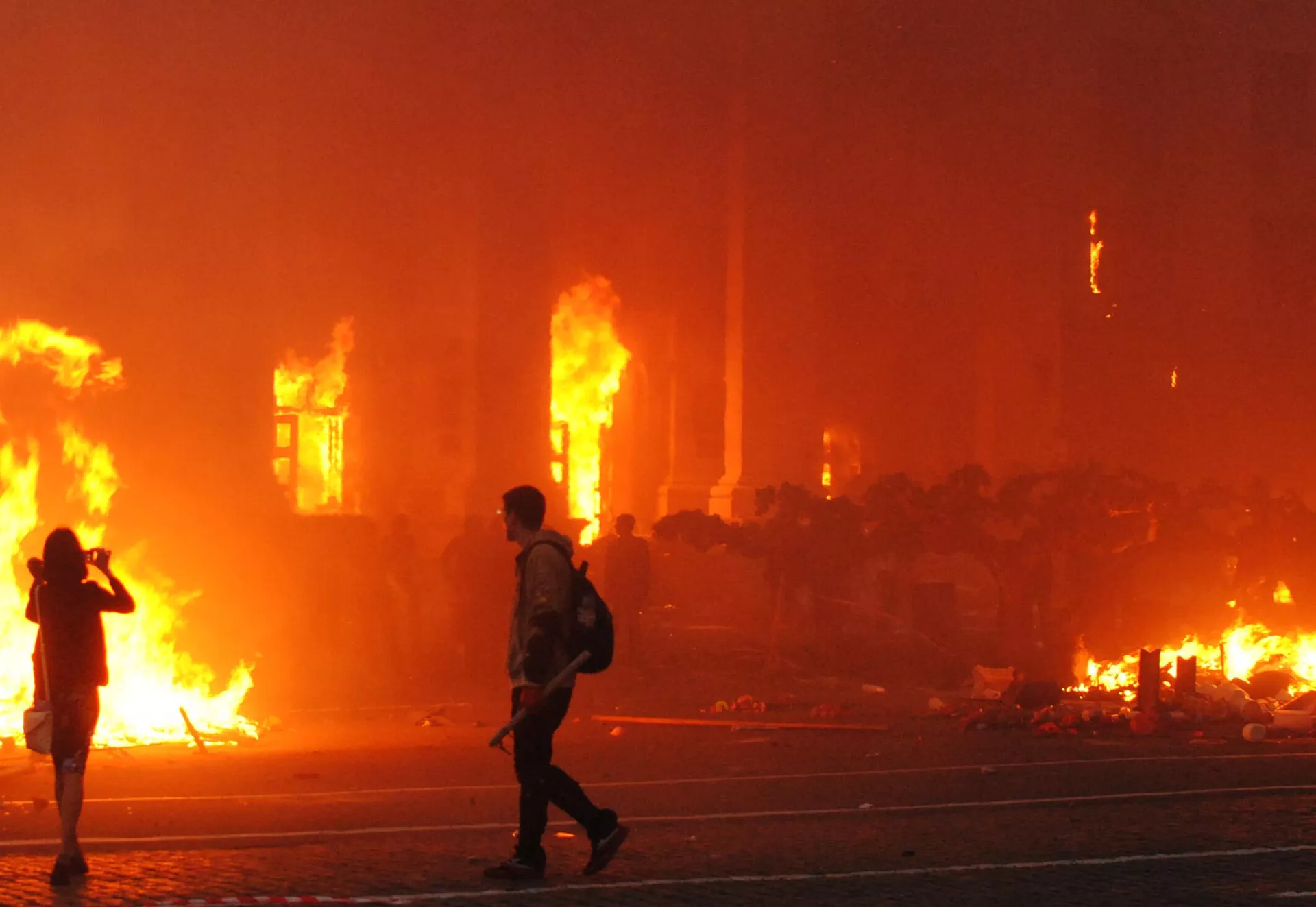 El incendio en la Casa de los Sindicatos en Odesa - Sputnik Mundo