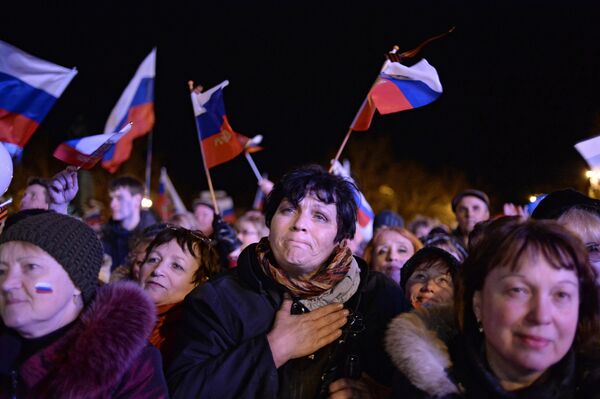 Congregación en Simferópol tras la celebración del referéndum en Crimea - Sputnik Mundo