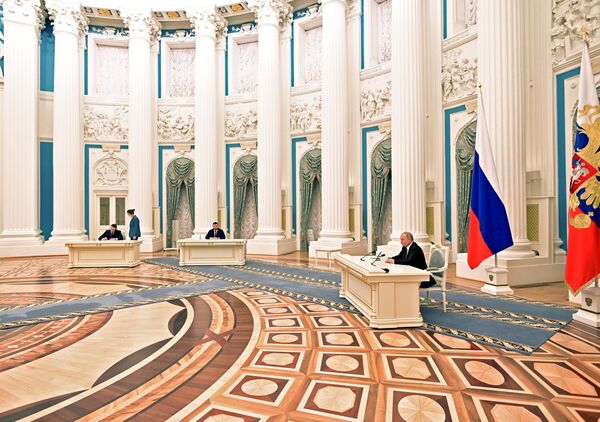 Putin reconoce la independencia de las Repúblicas de Donetsk y Lugansk de Ucrania, 21 de febrero de 2022 - Sputnik Mundo