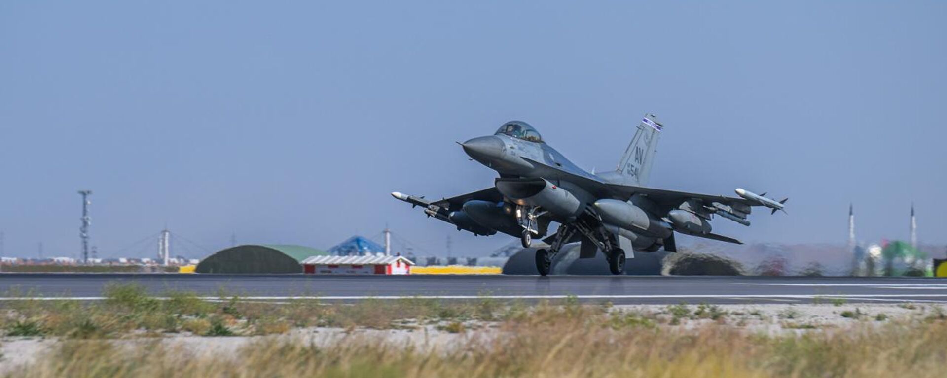 Oferta de aviones F-16 de EEUU a Perú se enmarca en la competencia geopolítica de potencias en la región - Sputnik Mundo, 1920, 20.09.2025