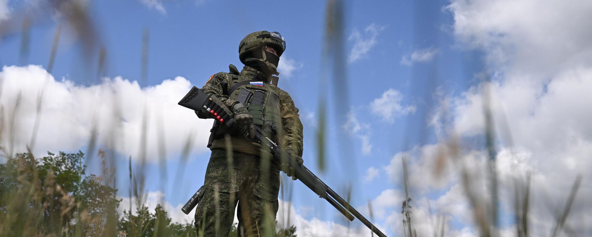Soldado ruso en la zona de la operación militar especial  - Sputnik Mundo, 1920, 21.09.2026