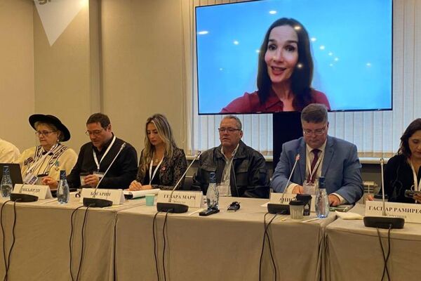 Fomentando lazos: formatos de cooperación entre América Latina y la Gran Eurasia protagonizan una mesa redonda en Moscú Fomentando lazos: formatos de cooperación entre América Latina y la Gran Eurasia protagonizan una mesa redonda en Moscú - Sputnik Mundo