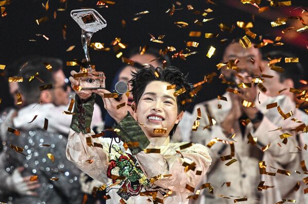 El Concurso Internacional de Música Intervisión 2025 se celebró el 20 de septiembre en Moscú.  En la foto: el ganador del concurso, el vietnamita Duc Phuc. - Sputnik Mundo