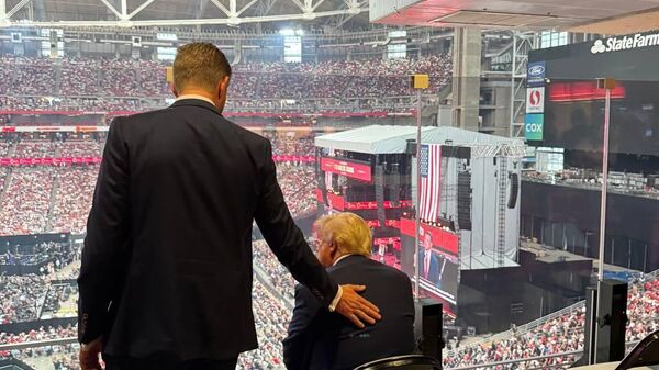 Trump ya está en el funeral del activista Charlie Kirk - Sputnik Mundo