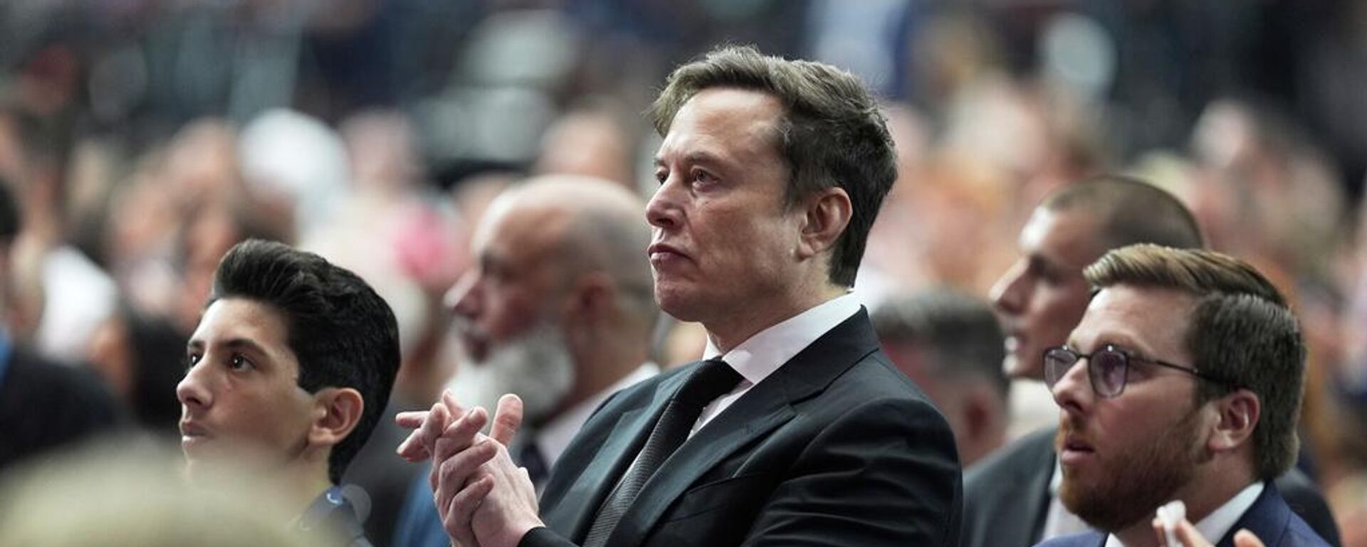 Elon Musk, durante un homenaje al activista conservador Charlie Kirk, en el estadio State Farm en Glendale, Arizona, el 21 de septiembre de 2025 Elon Musk, durante un homenaje al activista conservador Charlie Kirk, en el estadio State Farm en Glendale, Arizona, el 21 de septiembre de 2025 - Sputnik Mundo, 1920, 12.06.2026