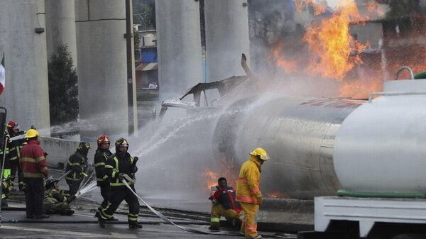 Ya son 29 personas fallecidas por explosión de pipa en el oriente de la Ciudad de México - Sputnik Mundo