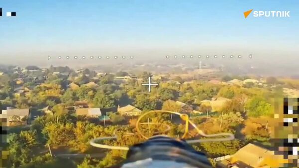 🪖 FFAA rusas destruyen el automóvil de un excomandante ucraniano - Sputnik Mundo