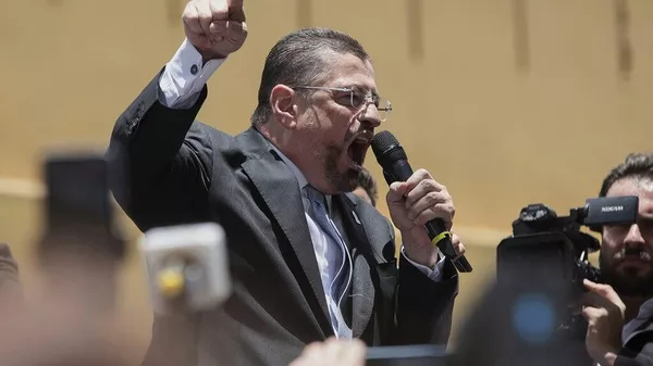 Parlamento de Costa Rica fracasa en intento de quitar inmunidad al presidente Rodrigo Chaves - Sputnik Mundo