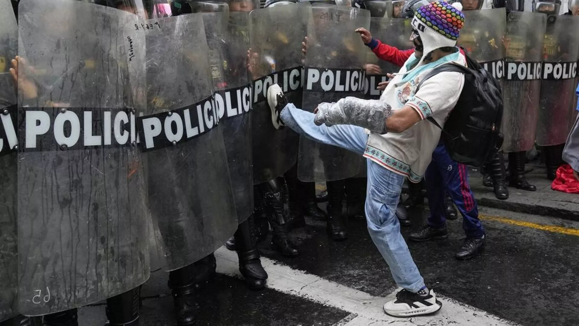 Las protestas en Perú se han intensificado en los últimos días. - Sputnik Mundo, 1920, 24.09.2025