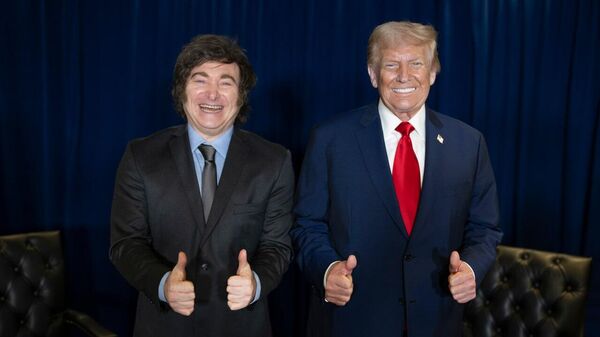 Relación asimétrica: Milei logra reunión con Trump en busca de un rescate financiero - Sputnik Mundo