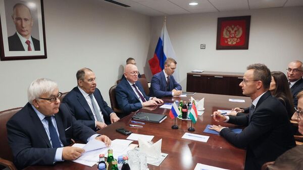 Lavrov se reúne con el ministro de Asuntos Exteriores húngaro, Peter Szijjarto - Sputnik Mundo
