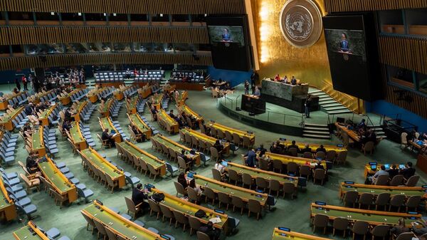 El rey Felipe VI de España pronuncia un discurso en la 80.ª sesión de la Asamblea General de las Naciones Unidas, el miércoles 24 de septiembre de 2025, en la sede de la ONU. - Sputnik Mundo