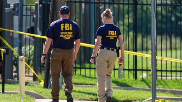 El atacante de Dallas quería infundir terror a los agentes del ICE, según el FBI - Sputnik Mundo