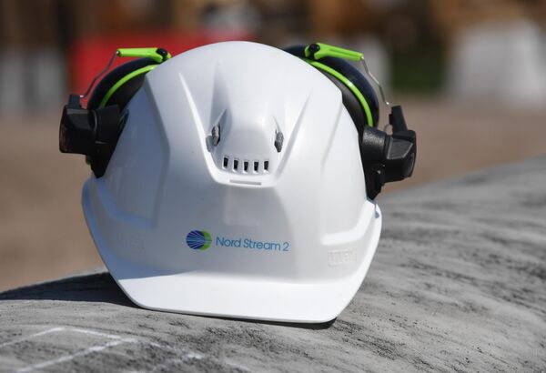 Casco de un trabajador en la obra de construcción del gasoducto Nord Stream 2 - Sputnik Mundo