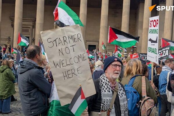 🪧 Estallan protestas en el Reino Unido contra la conferencia del Partido Laborista y las acciones de Israel en Gaza 🪧 Estallan protestas en el Reino Unido contra la conferencia del Partido Laborista y las acciones de Israel en Gaza - Sputnik Mundo