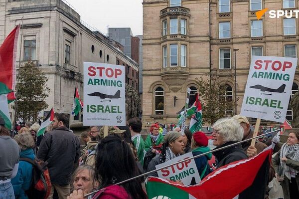 🪧 Estallan protestas en el Reino Unido contra la conferencia del Partido Laborista y las acciones de Israel en Gaza 🪧 Estallan protestas en el Reino Unido contra la conferencia del Partido Laborista y las acciones de Israel en Gaza - Sputnik Mundo