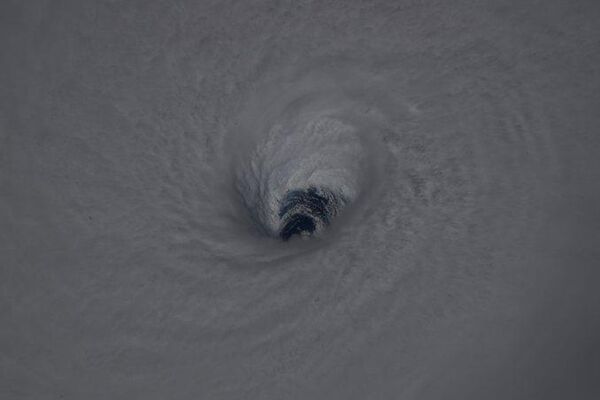 'Humberto' se intensifica y se aproxima al sureste de EEUU 'Humberto' se intensifica y se aproxima al sureste de EEUU - Sputnik Mundo