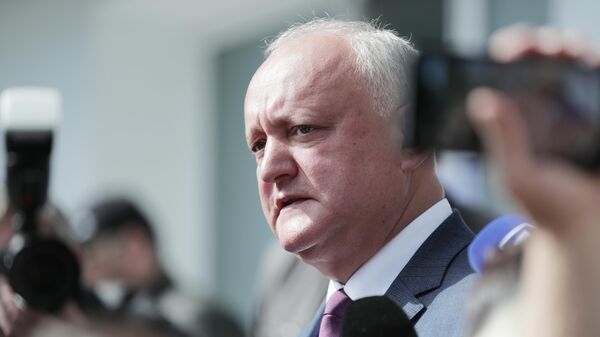 Igor Dodon, presidente del Partido de los Socialistas de la República de Moldavia (PSRM), en un colegio electoral de Chisináu durante las elecciones parlamentarias - Sputnik Mundo