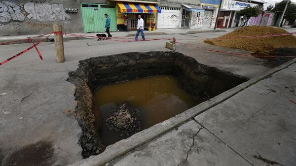 Los socavones en México son cada vez más frecuentes. - Sputnik Mundo