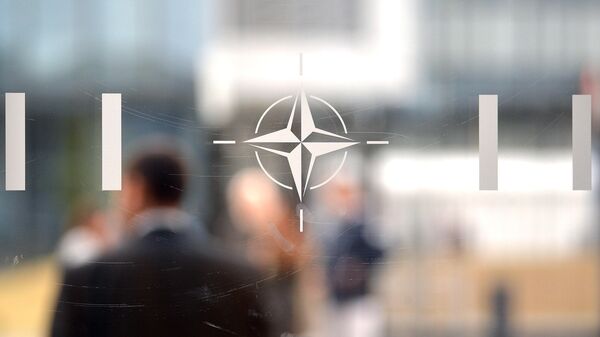 Emblema de la Organización del tratado del Atlántico Norte (OTAN) en Bruselas. - Sputnik Mundo