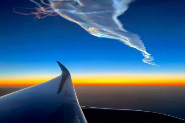 ¿Cohete o fenómeno natural? Una estela luminosa desconcierta a China ¿Cohete o fenómeno natural? Una estela luminosa desconcierta a China - Sputnik Mundo