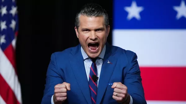 Pete Hegseth, secretario de Guerra, habla con altos líderes militares en la Base del Cuerpo de Marines de Quantico, el 30 de septiembre de 2025, en Virginia  - Sputnik Mundo