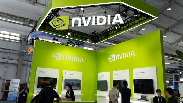 Nvidia se convierte en la primera empresa con una capitalización de más de $4,5 billones - Sputnik Mundo