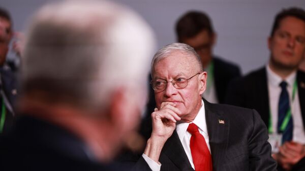 El general Keith Kellogg, enviado especial de EEUU para Ucrania, participa en la mesa redonda Paz a través de la fuerza: Un plan para Ucrania en la 61.ª Conferencia de Seguridad de Múnich, el 15 de febrero de 2025 en Múnich, Alemania  - Sputnik Mundo