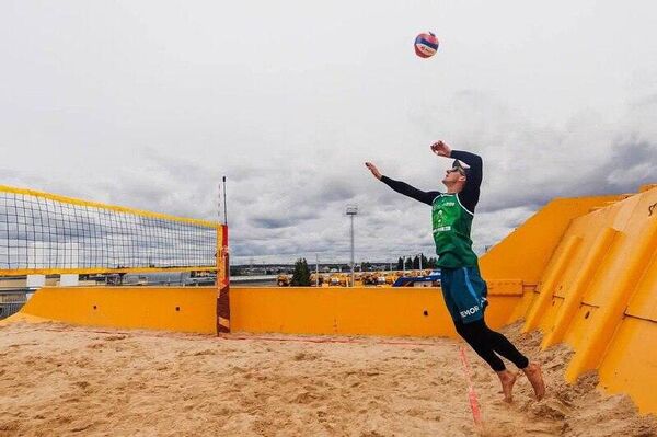 Bielorrusia celebra su Día del Maquinista con un histórico partido en un BelAZ Bielorrusia celebra su Día del Maquinista con un histórico partido en un BelAZ - Sputnik Mundo