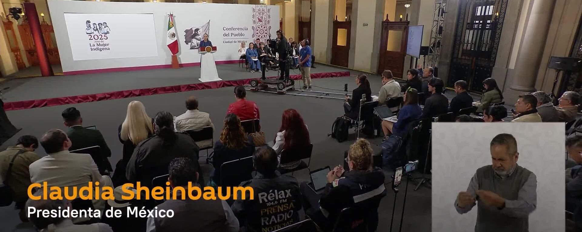 Sheinbaum supera a AMLO en aprobación a un año de su Gobierno, según encuesta - Sputnik Mundo, 1920, 01.10.2025